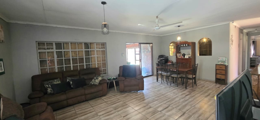 3 Bedroom Property for Sale in Naudeville Free State